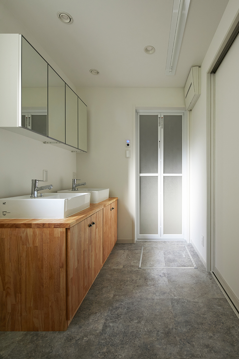 朝の混雑を緩和するダブル洗面