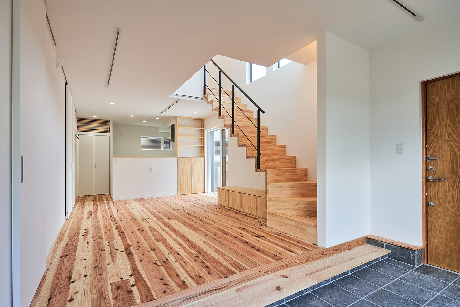 家族の気配を感じるオープン階段