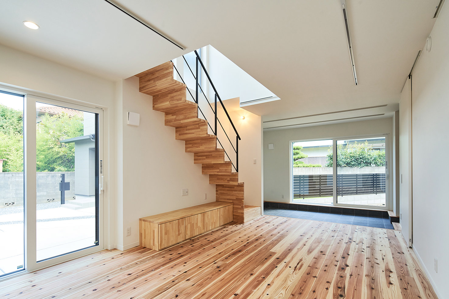 階段下はTVスペース