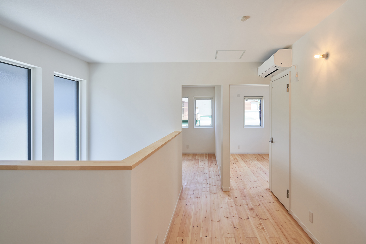 本棚も置ける広めの廊下