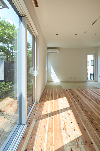 ダイニングとつながる、やわらかな畳のある暮らし